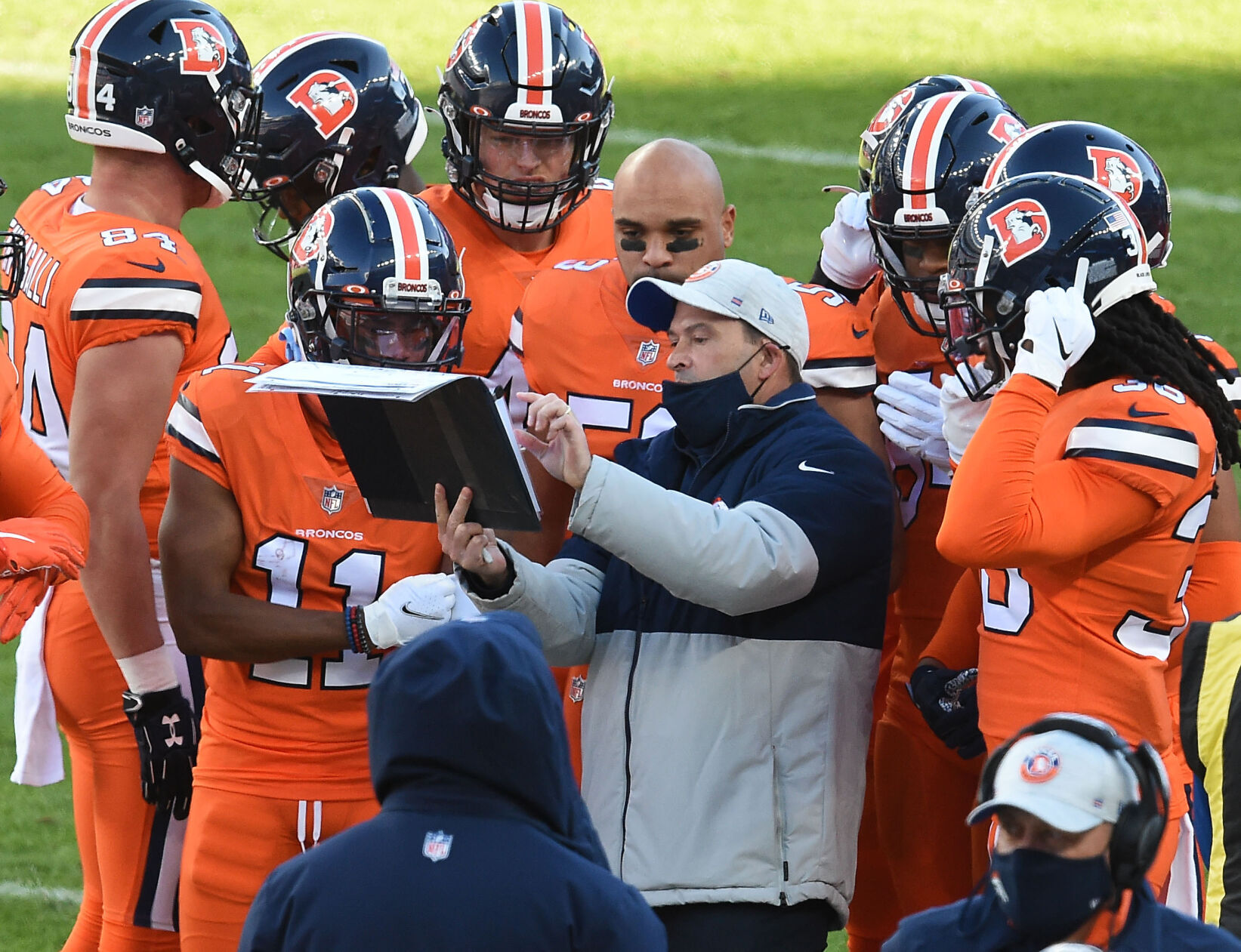 122020-s-broncosbills 02.JPG